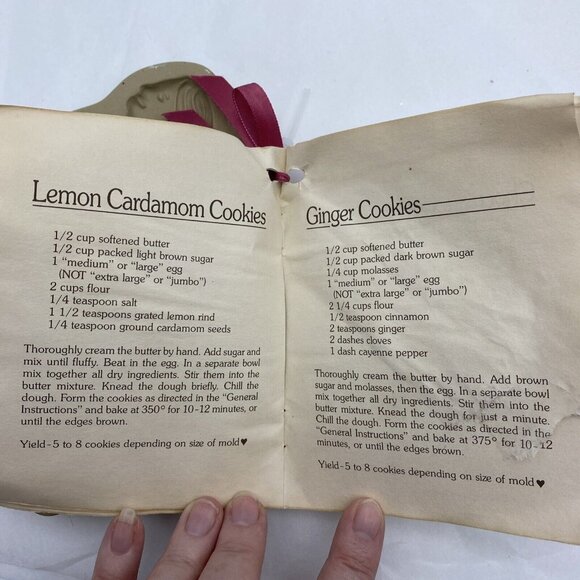 Christmas Brown Bag Cookie Art Angel Mold 1987 Hill Vintage w Recipe Tag Booklet - Picture 7 of 10